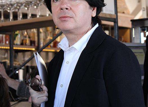 Валентин Юдашкин выпускает линию демократичной обуви